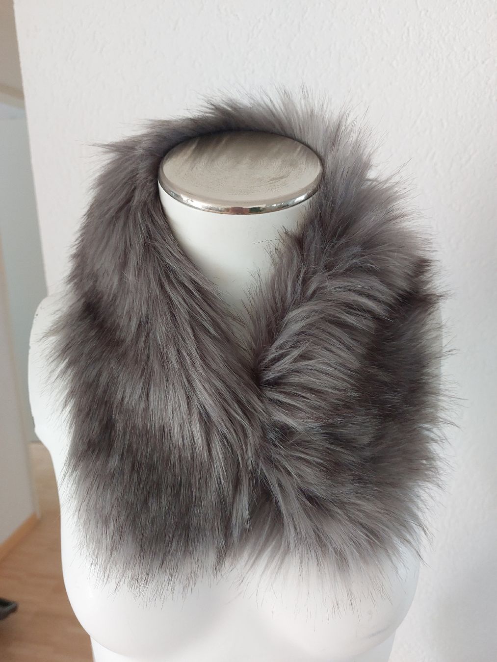 Comma Foulard & Sciarpe: Kunstfell Kragen ,Comma ,grau  – Usato da Thun venduto da Alexanna