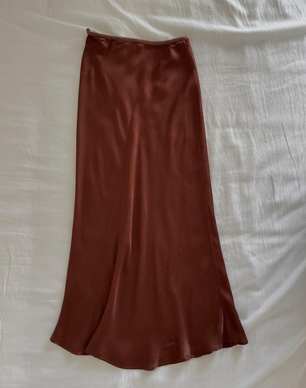 Zara Gonne: Zara brown satin skirt – Usato da Genève venduto da toandfrom 1