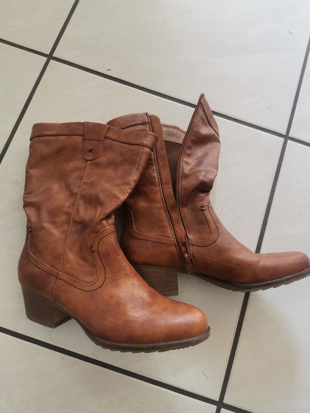 Scarpe da donna: Stiefeli Gr. 40 – Usato da Therwil venduto da JeannysTrendStyle 1
