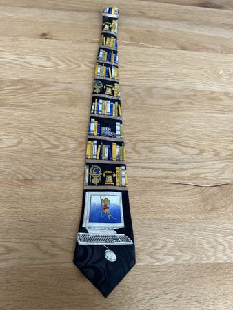 Krawatte mit Bücherregal-Motiv, witzig, tolles Geschenk!