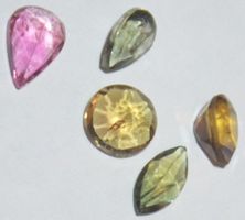 Mineralien Set L-5468– 5 Stück Multi Turmalin facettiert 4-5