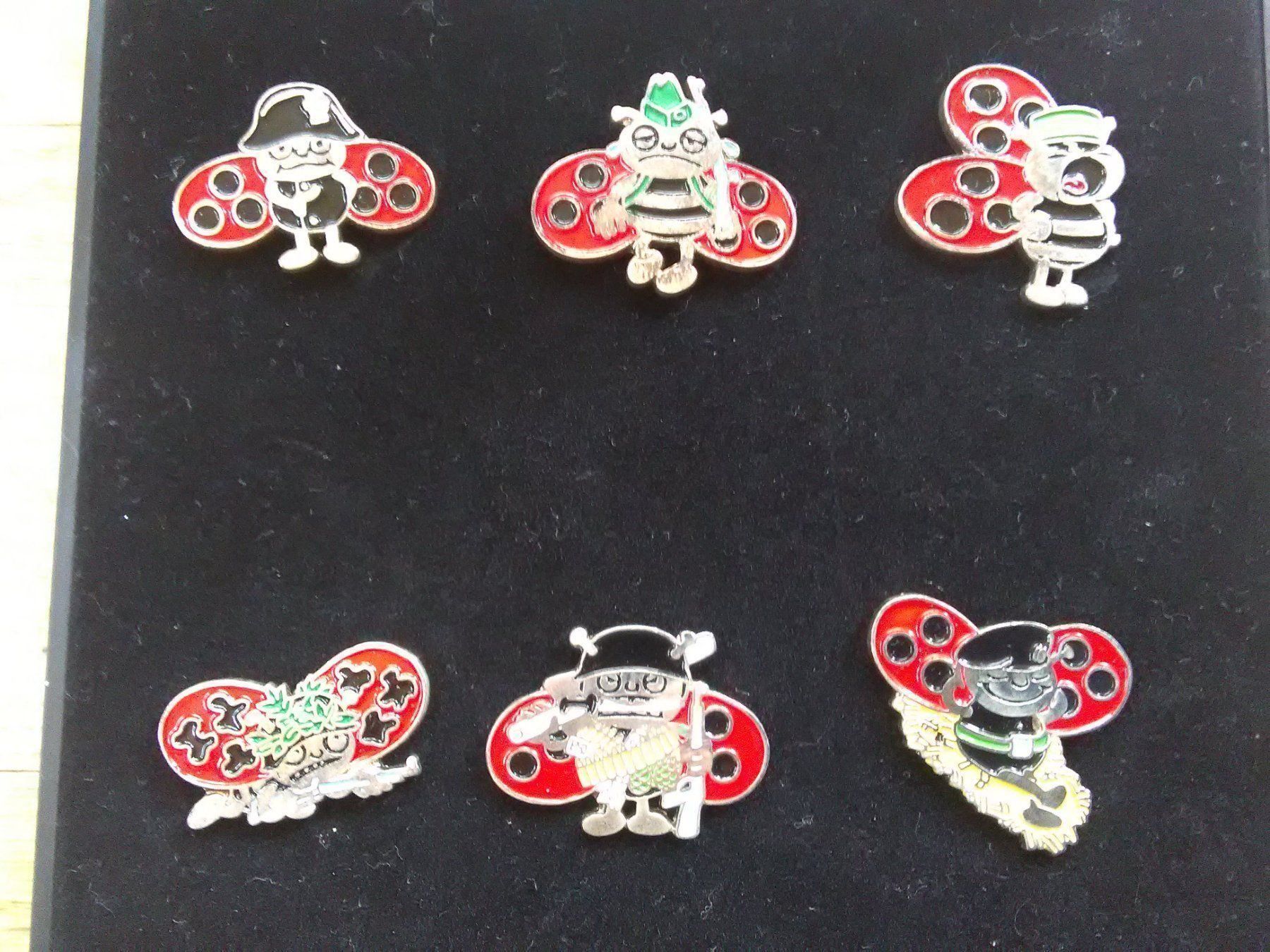 Plaketten & Abzeichen: 6er Set (Glückskäferli's) Pins im Case – Gebraucht aus St.Galllen von elkaphone 1