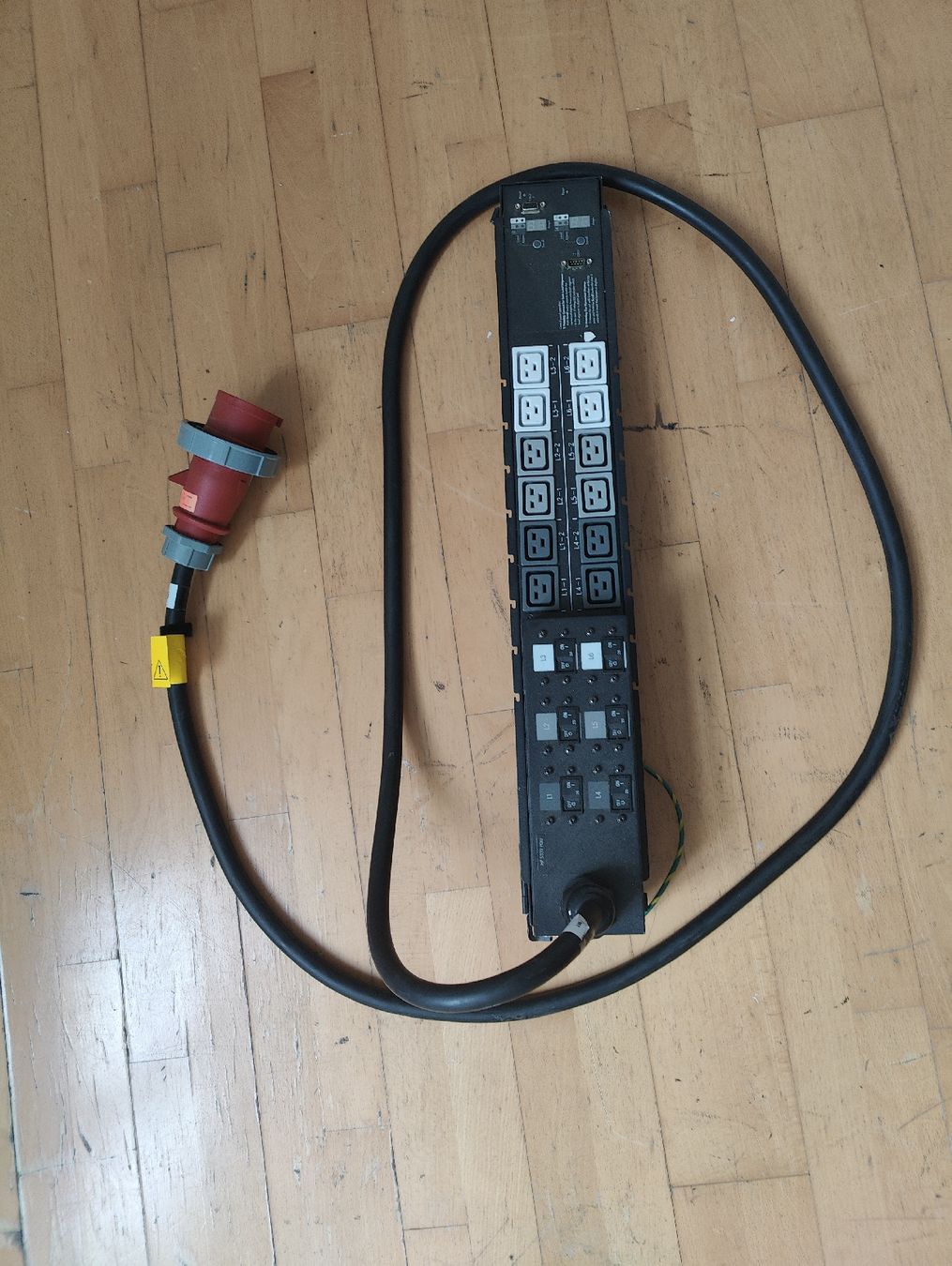 Hewlett Packard Componenti elettronici: HP S332 PDU 22KW 400V / 32A – Usato da Luzern venduto da Djadm