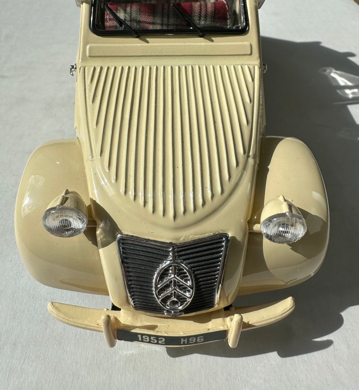 Citroën Modellini d'auto: Citröen 2CV Modell, Döschwo  1:18 – Usato da Adligenswil venduto da e17s15 4