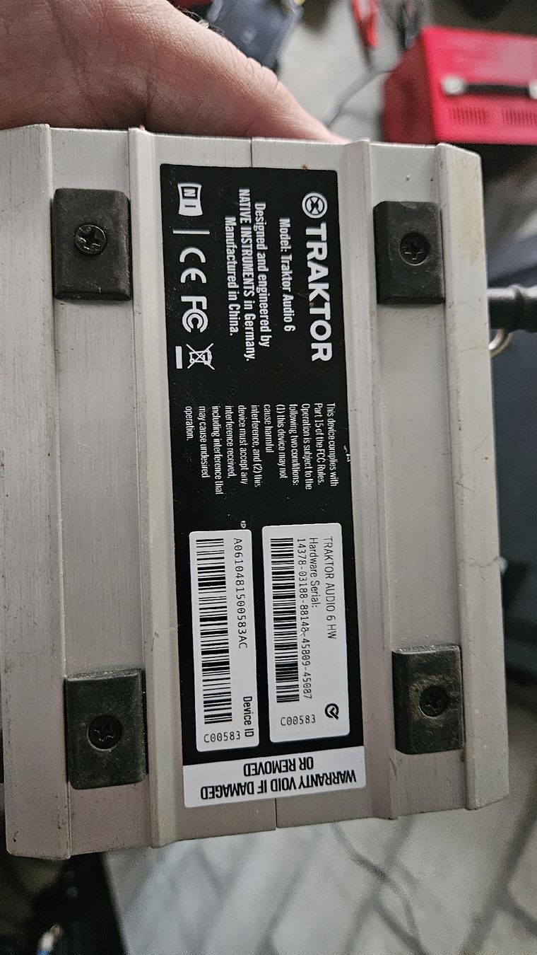 Equalizer: Native Instruments Traktor Audio 6 DJ Interface used – Gebraucht aus Sachseln von laz_65cg 1