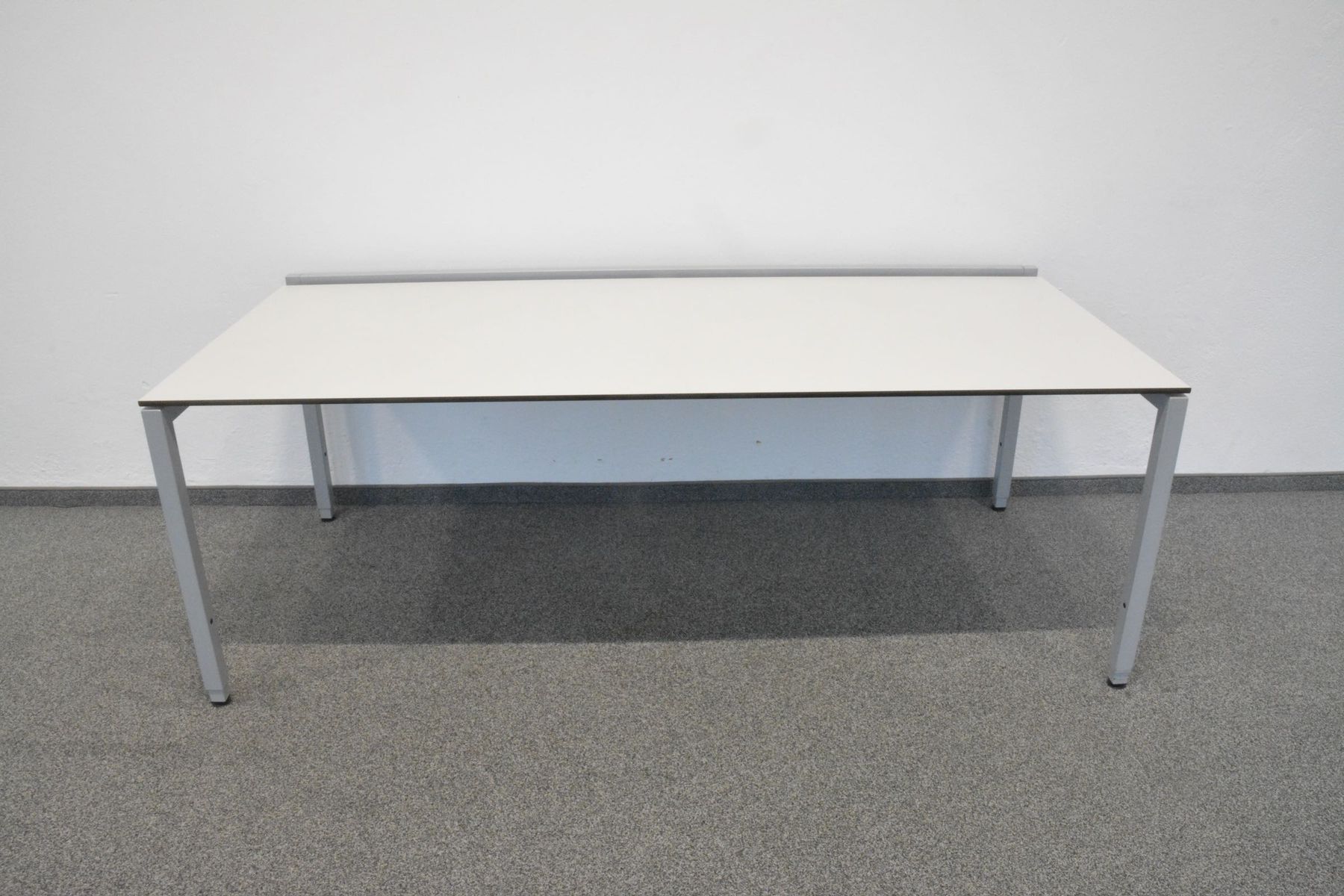 Lista Scrivanie: Lista Office Motion Schreibtisch 2000x900mm - Kieselgrau mit – Usato da Schönenwerd venduto da mcofficeshop