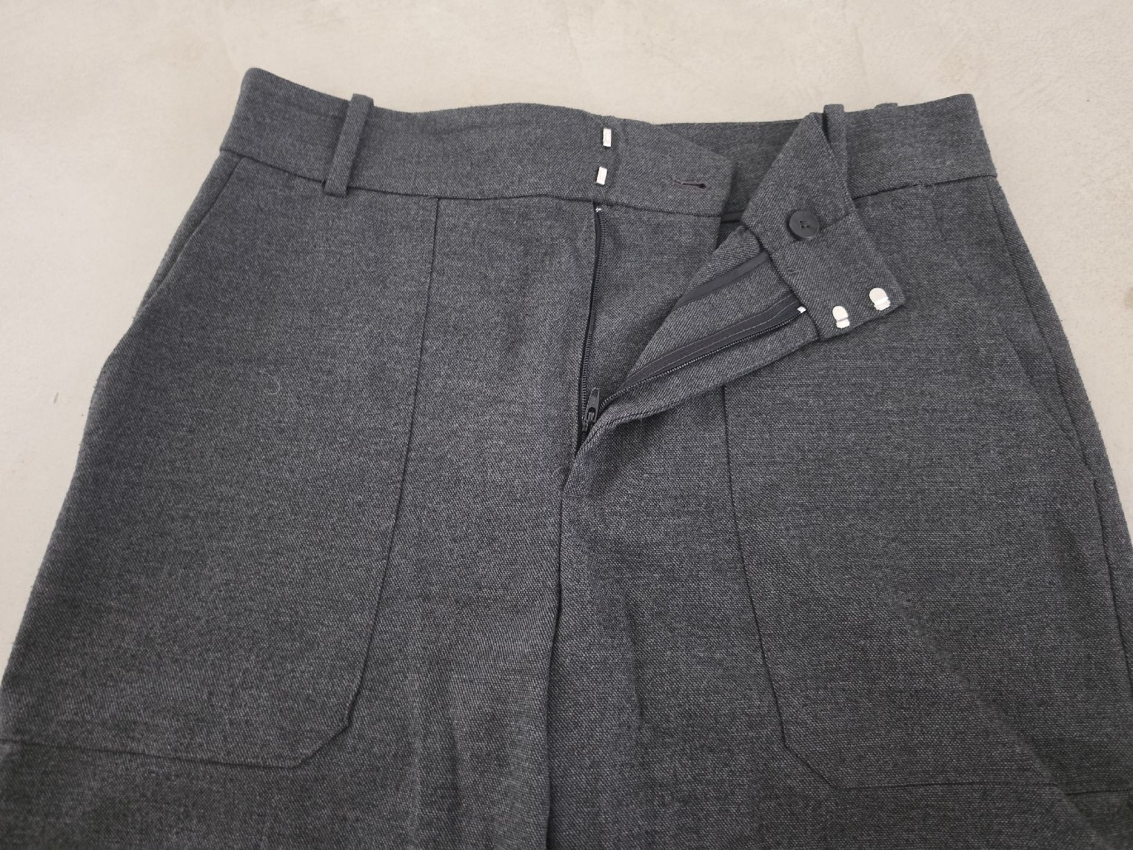 Zara Pantalons: Damen Hose Zara grau Grösse 38  – D'occasion à Amriswil par gu80kaya 1