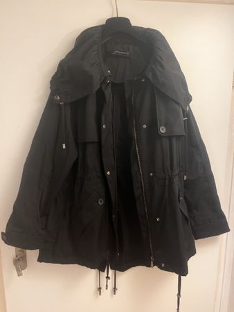 Zara Woman Parka Jacke Schwarz mit voluminösem Kragen Gr.L