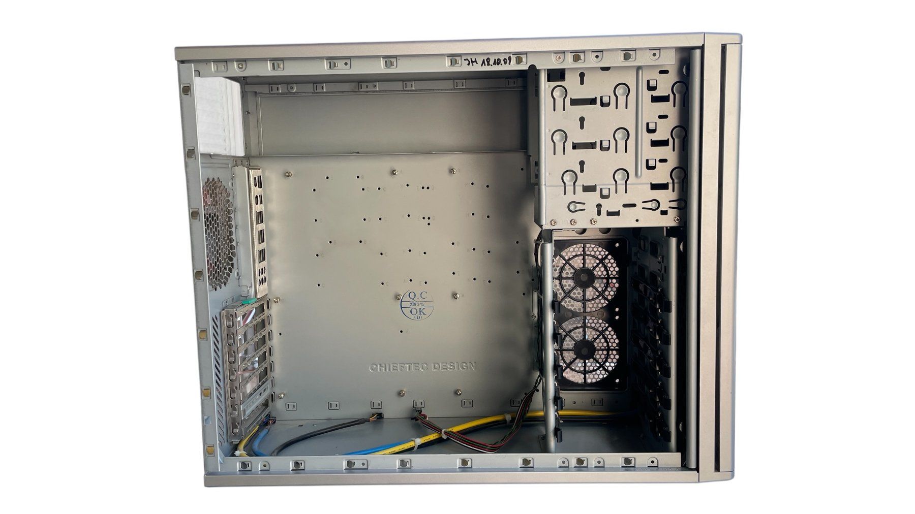 Chieftec Custodie: CHIEFTEC PC Tower Gehäuse – Usato da Glattfelden venduto da cybermaxx 4