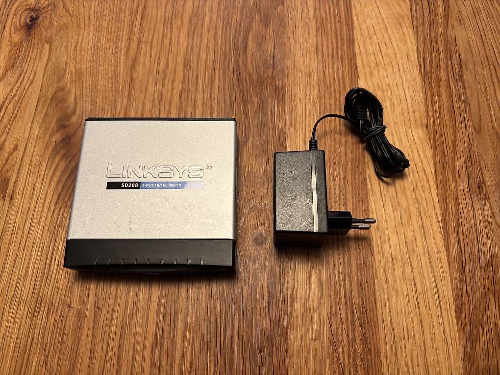 Hub & Switch: Linksys SD208 8-Port Fast Ethernet Switch inkl. Netzteil – Usato da Lyss venduto da smar9452