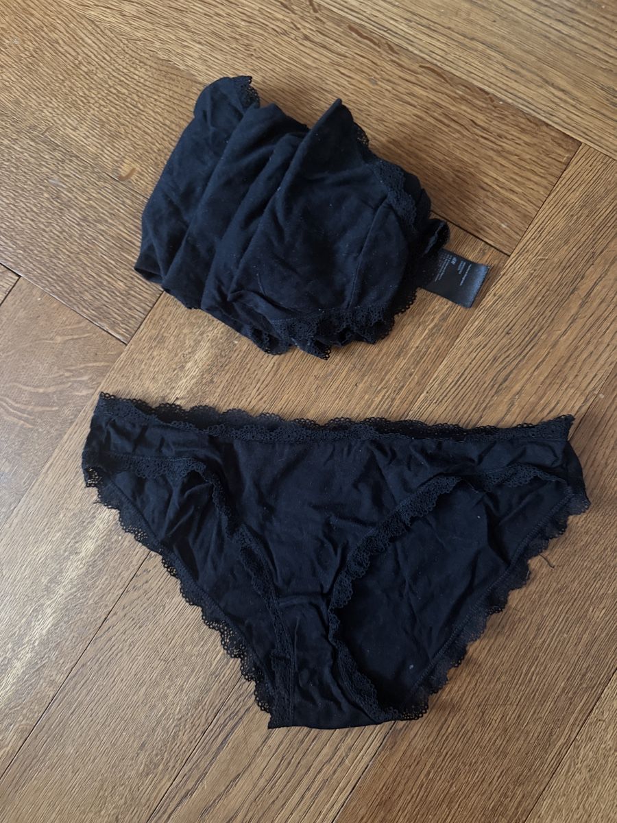 H&M Autres dessous: Schwarze H&M Slips, Grösse 38 – D'occasion à Zürich par nakasch