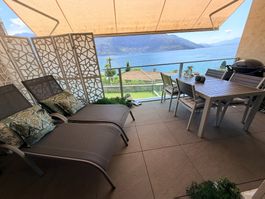 Ensemble terrasse  – Table 6 places + 4 chaises + 2 transats