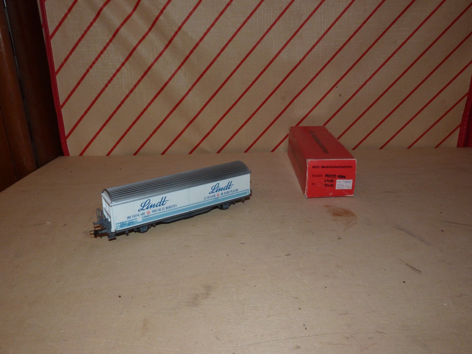 Modelleisenbahnen: Schiebewandwagen Lindt Aku Spur H0 – Gebraucht aus Rudolfstetten von Rrst1968