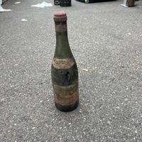 Vin rouge Fleurie 1964 bouteille ancienne état usagé