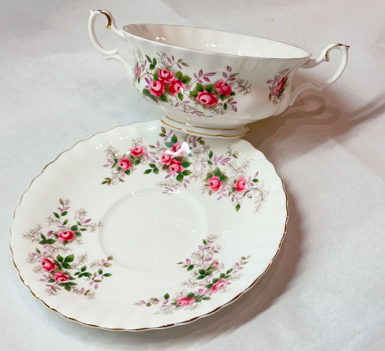 Royal Albert Tazze: Royal Albert "Lavender Rose" Suppentasse ca.1961-1979 – Usato da Oberrüti venduto da Sabbi 1