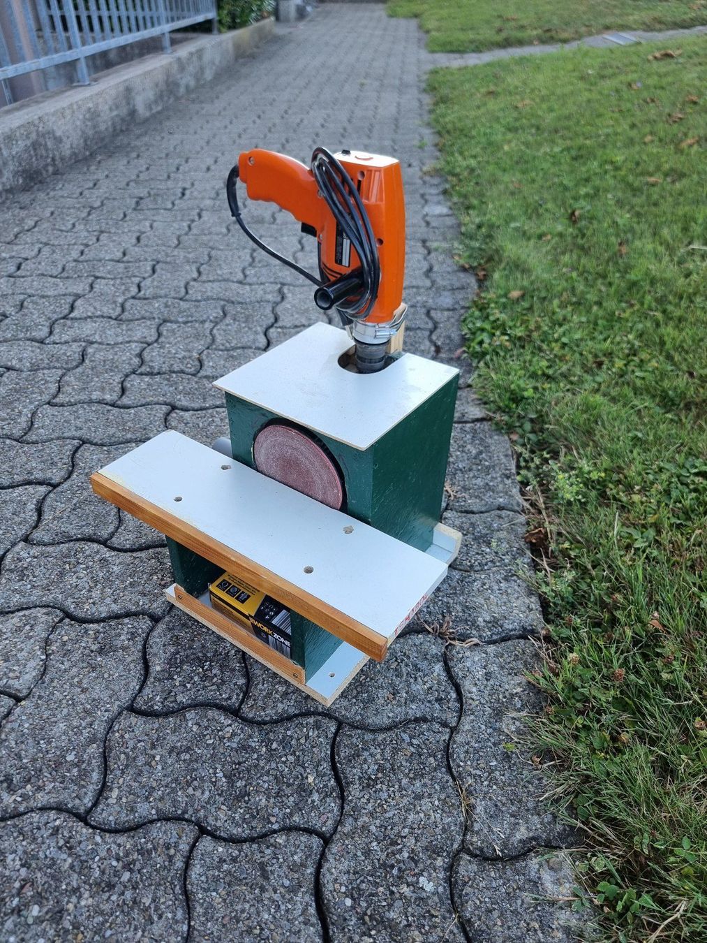 Schleifen & Polieren: Schleifmaschine Eigenbau mit Schleifscheiben – Gebraucht aus Schwerzenbach von cloudberrypi
