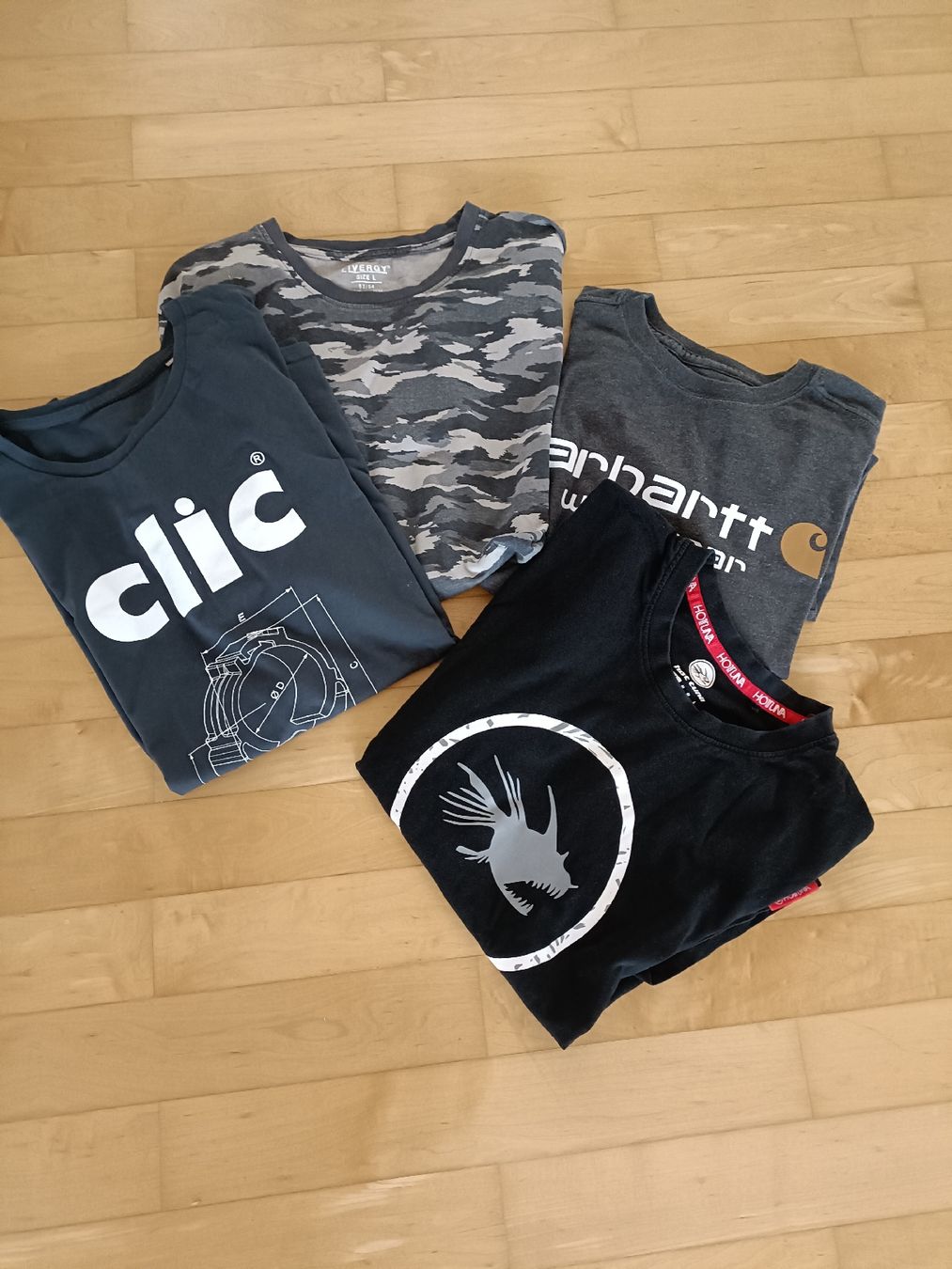Lots de vêtements: 4 T-Shirt M/L – D'occasion à Gossau SG par scania1509