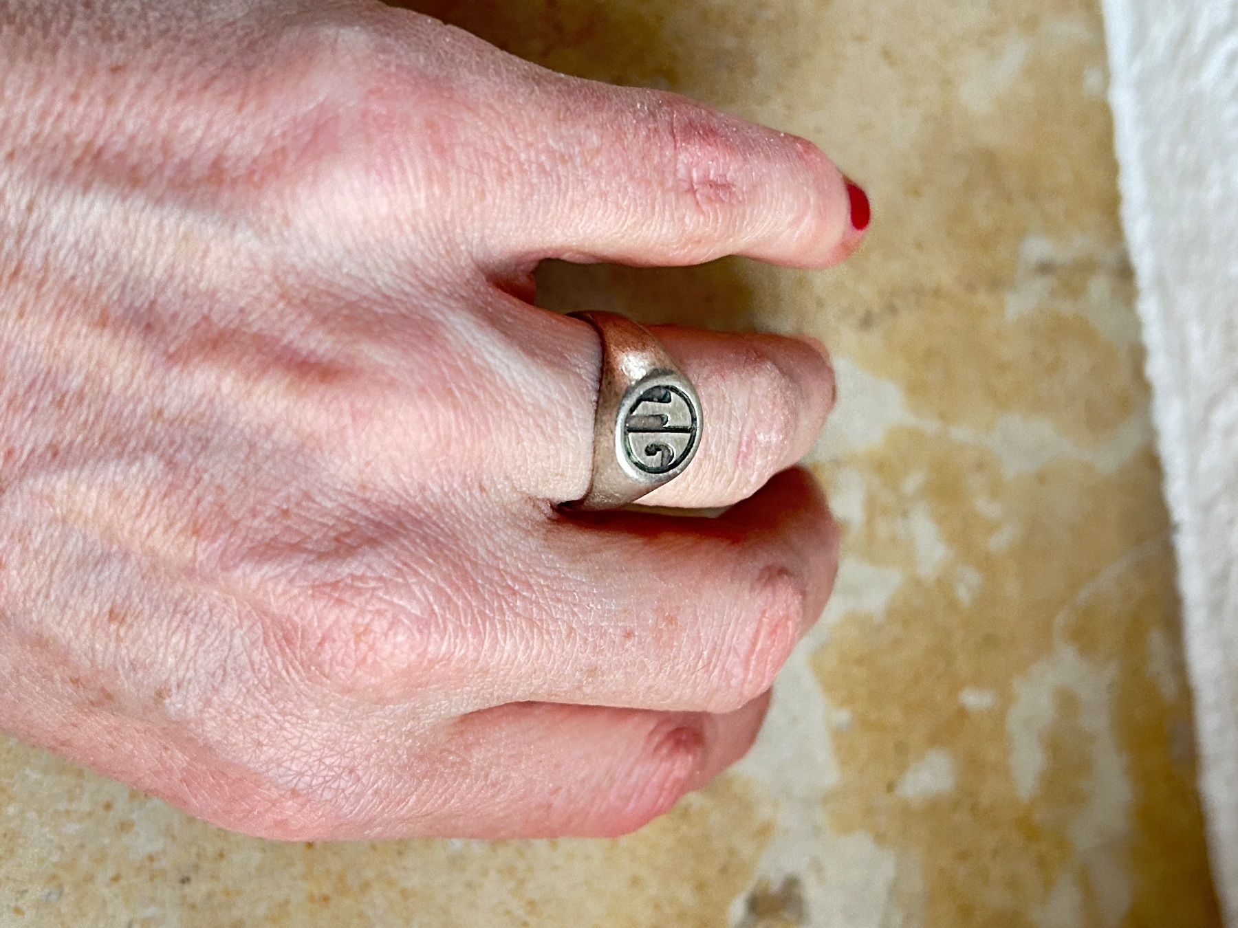Anelli: Silberring Siegelring mit Gravur "TG" Gr. 55 – Usato da Laufen venduto da Bellebellezza 1