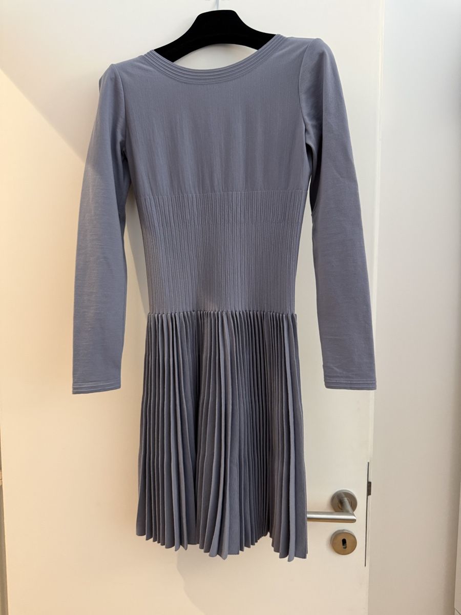 Alaia Vestiti: Robe Alaïa Paris plissée gris taille 40 – Usato da La Croix-de-Rozon venduto da ben_9qlz