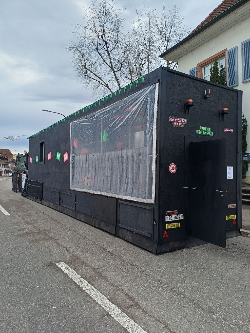 Rimorchi: Fasnachts wagen / Tiny House – Usato da Gipf-Oberfrick venduto da LuuserSieche2004 4