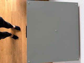 Cassettiere: Elegante Kommode in Mintgrau mit massgefertigter Glasplatte – Usato da Horgen venduto da florian.wiso 2