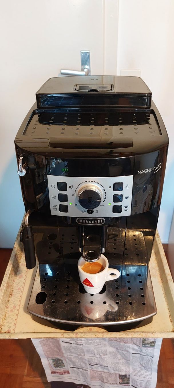 De'Longhi Macchine per caffè & Macchine per espresso: Splendide machine à café delonghi ecam 22.140.B de 2022 . – Usato da Rolle venduto da mro_5nyk 8
