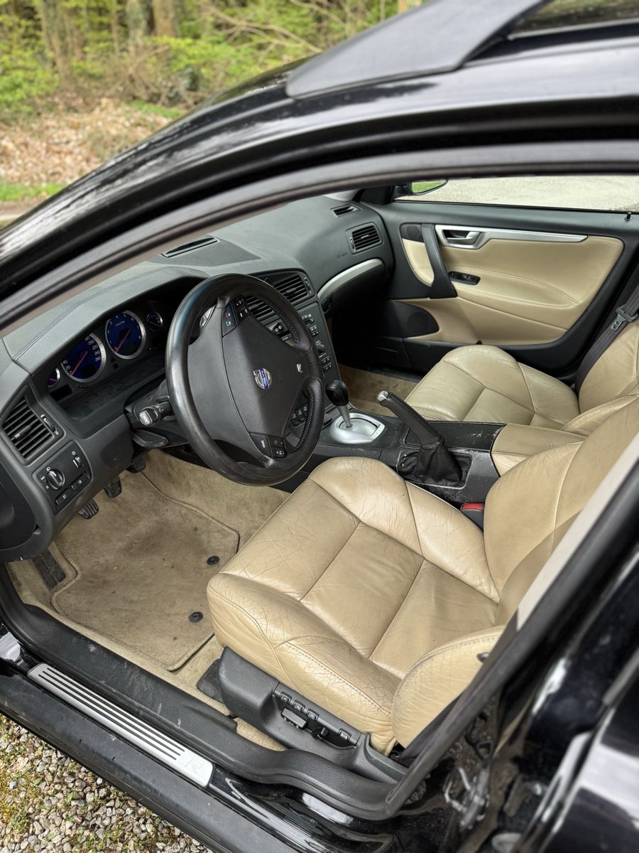 Volvo Automobili: Volvo V70R AWD Handschalter – Usato da Langenthal venduto da Marola05 3