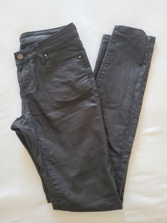 29. Pantalon enduit Promod noir, taille 36