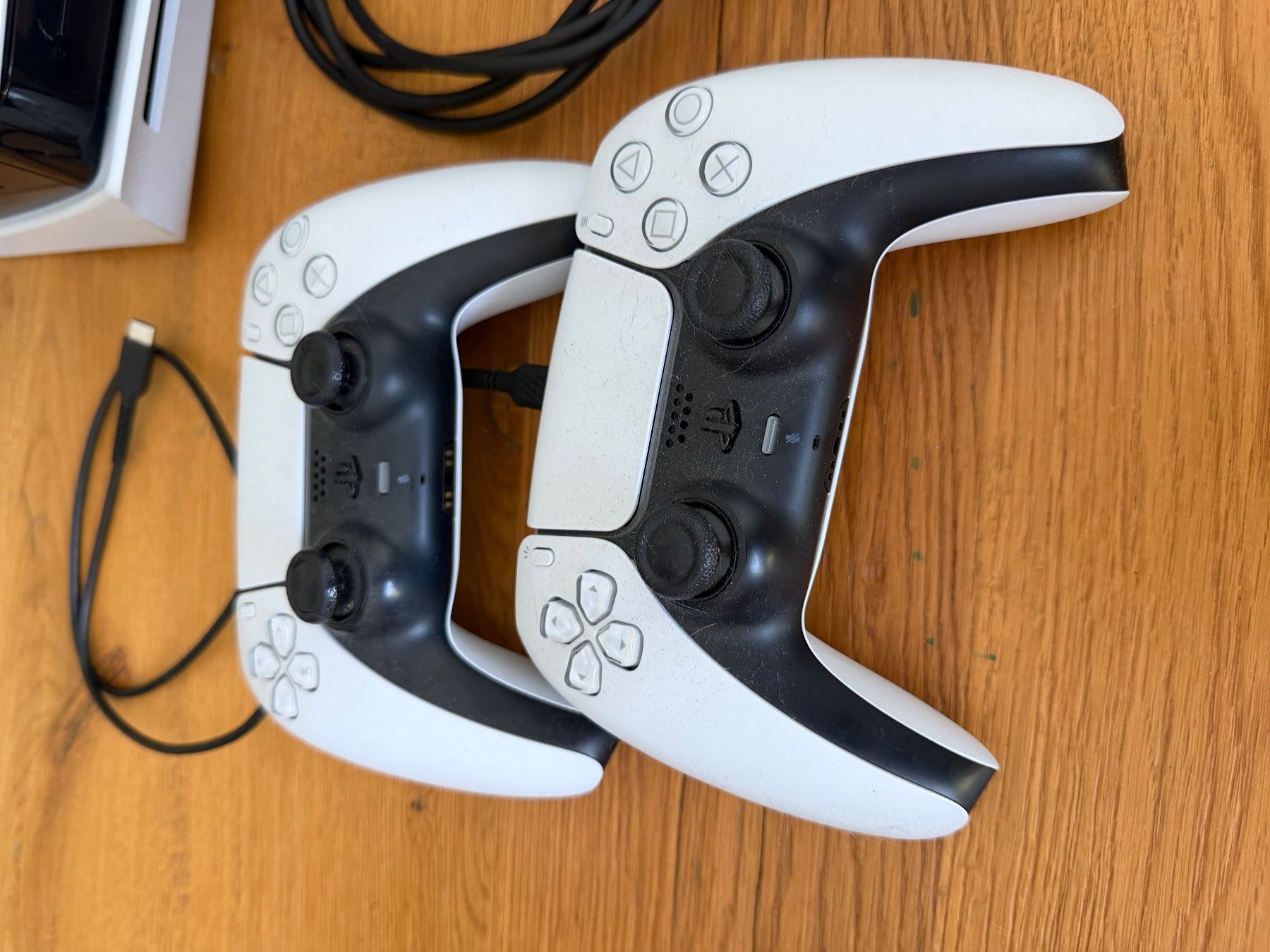 Sony Consoles: PlayStation 5 Disc Edition 825 GB + 2 Controller – D'occasion à Adliswil par chris.tsueri 5
