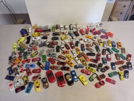 Konvolut Spielzeugautos und3 Flugzeuge 