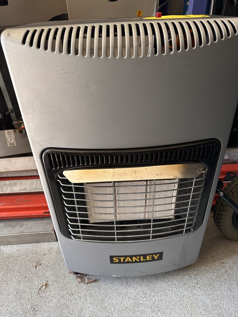 Stanley Radiatori: Radiateur à gaz mobile – Usato da Cressier NE venduto da Ers