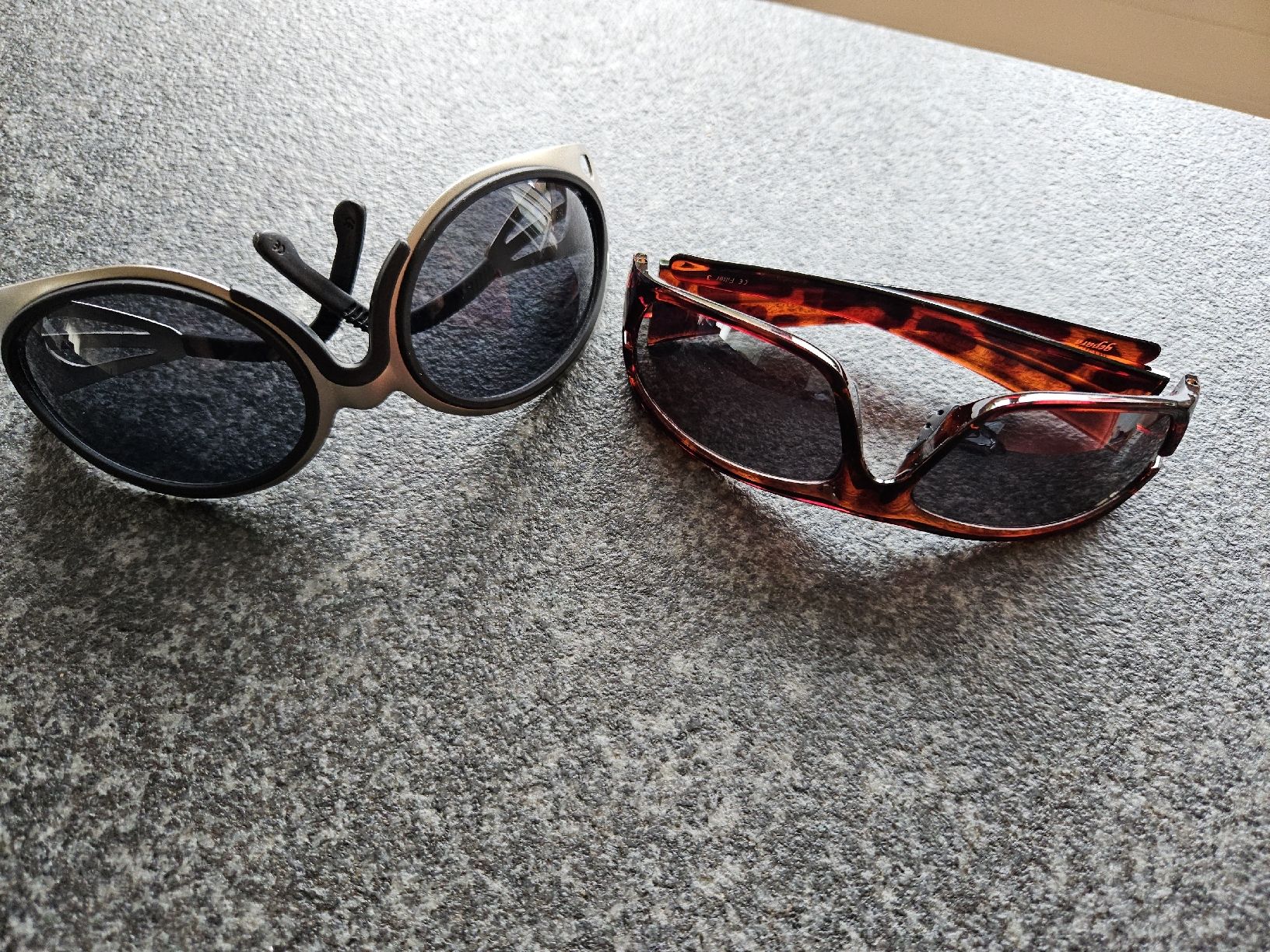 Occhiali & Lenti: diverse Sonnenbrillen 4 Stück. unisex – Usato da Urdorf venduto da Colina 5