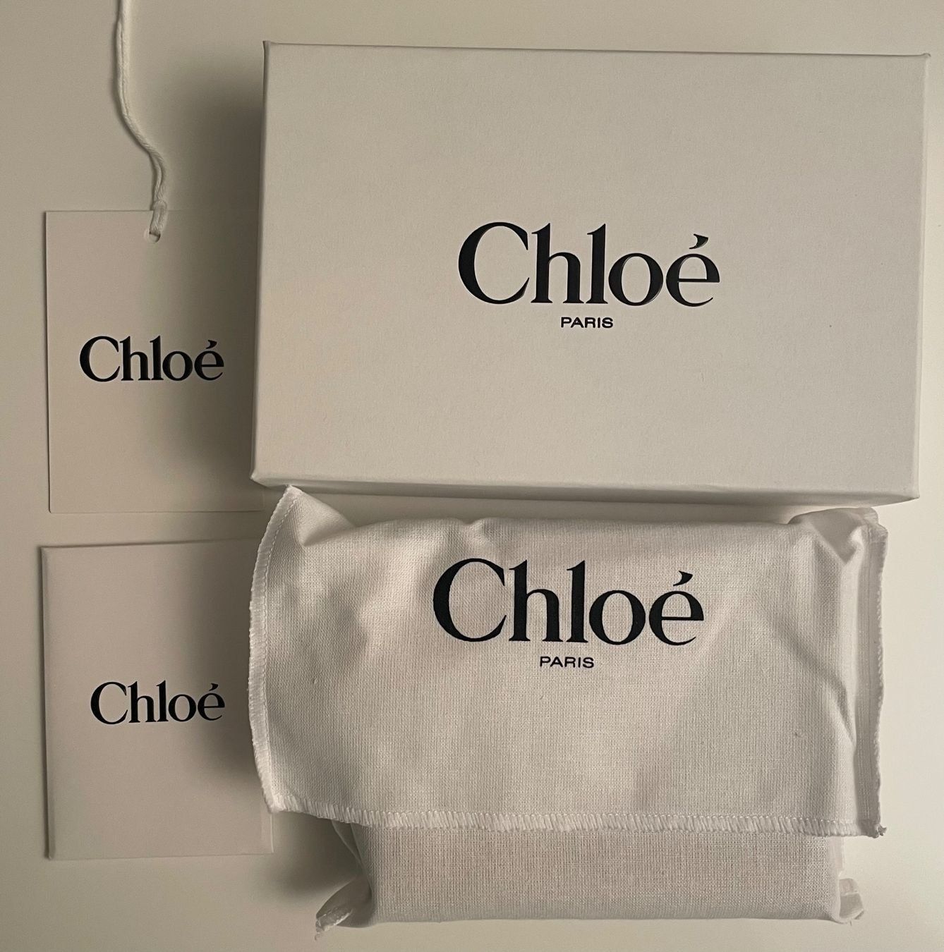Chloé Portamonete: CHLOÉ Alphabet Compact Wallet – Nuovo e nell'imballaggio originale da Zürich venduto da BeautifulThings 1