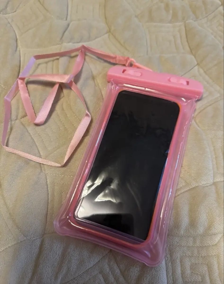 Lampade & Macchine fotografiche: Waterproof Phone Pouch Pink New – Nuovo e nell'imballaggio originale da Gränichen venduto da Domsiiiii 1
