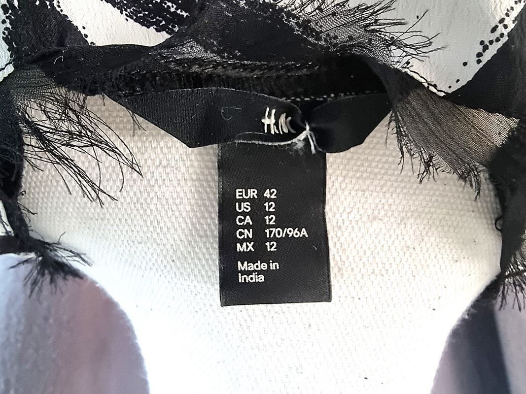 H&M Top: H & M Schwarz - Weisses Top – Usato da Urtenen-Schönbühl venduto da Restwert_Schoenbuehl 4