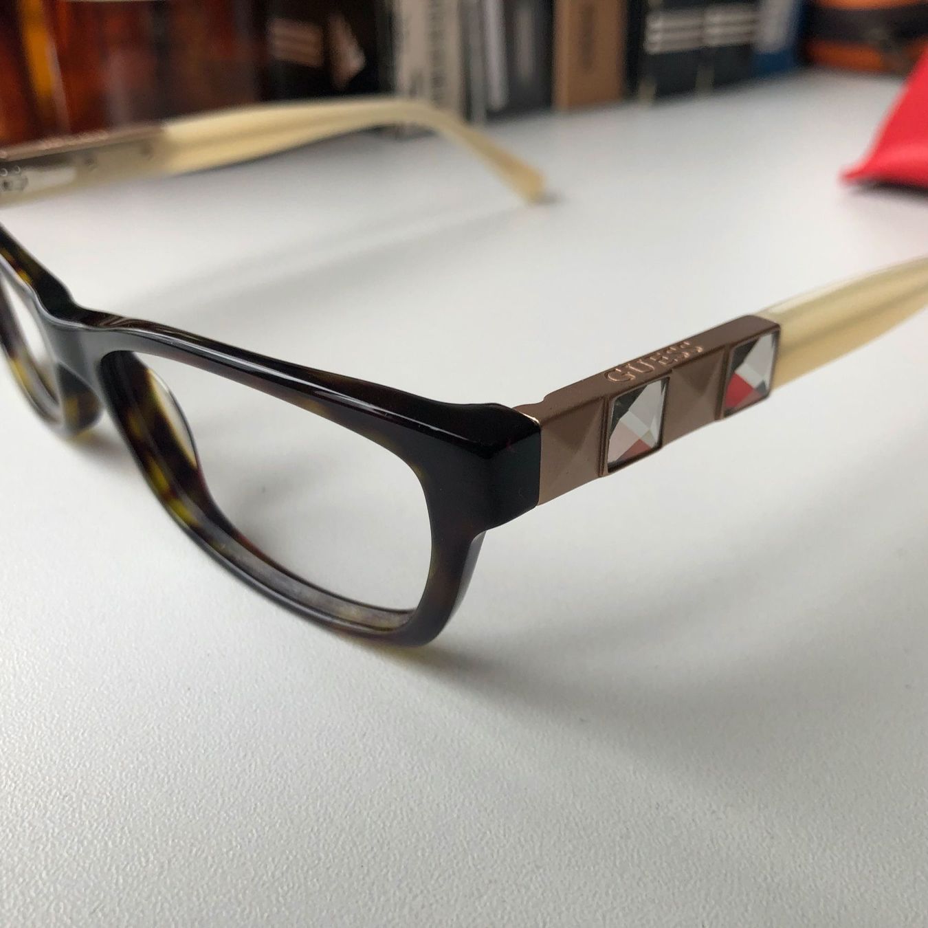 Guess Brillen & Gläser: Guess Brille, Modell 2414 – Neu (gemäss Beschreibung) aus Horgen von Optimax 2