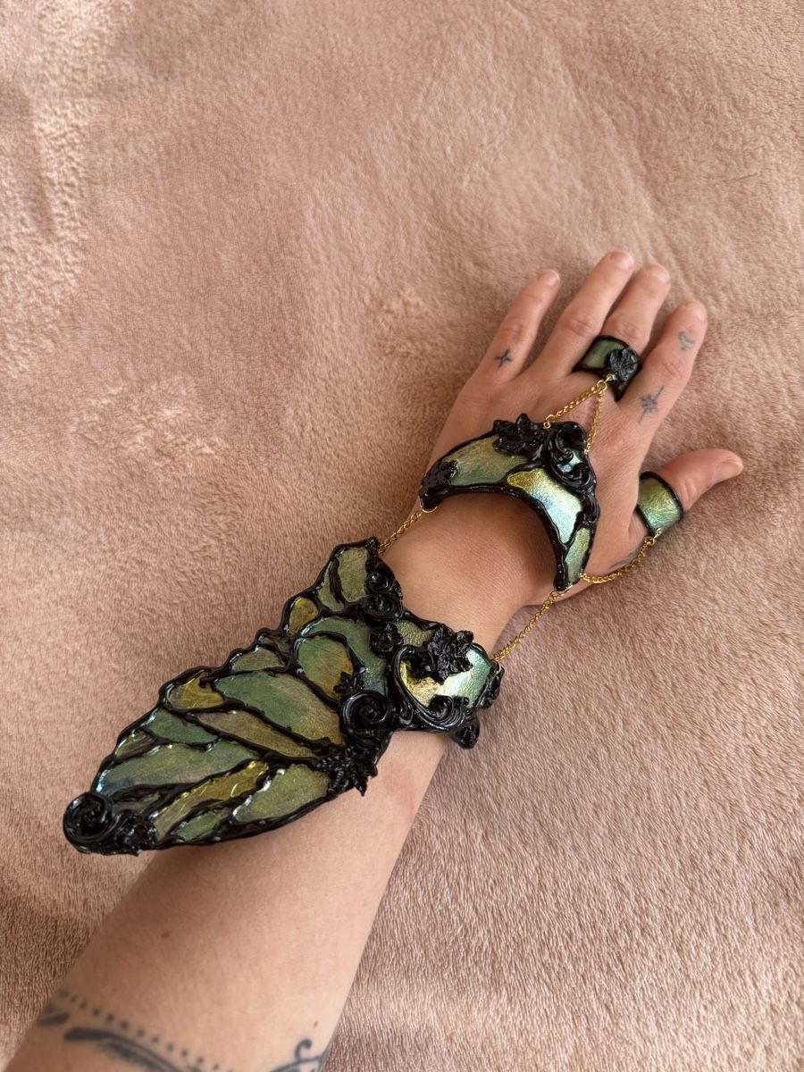Bracciali & Braccialetti: Handgemachter Hand/Armschmuck aus Worbla – Nuovo (secondo la descrizione) da Heiden venduto da Bettyk11.