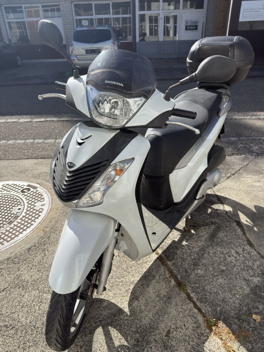 Honda Scooters: Honda SH 125 – D'occasion à Rodersdorf par mfz_f5hj