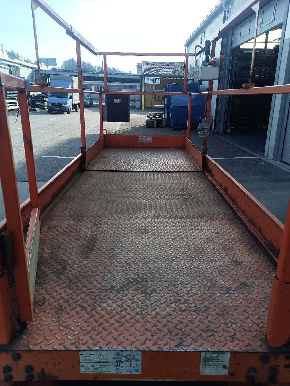 Piattaforme elevatrici & Crick: Arbeitsscherrenbühne – Usato da Arnegg venduto da Funny05 2