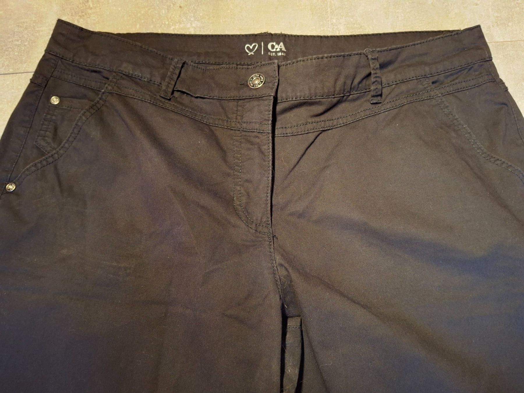 C&A Pantaloni: Short noir taille 44 marque C&A – Usato da Villiers venduto da san_jn5w 5