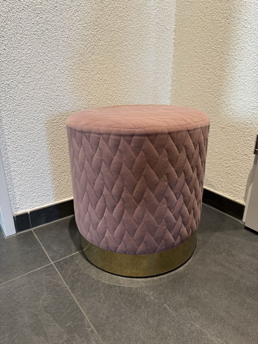 Sgabelli: Eleganter Samt-Hocker in Altrosa – Usato da Rüti ZH venduto da lin_rr7b 2