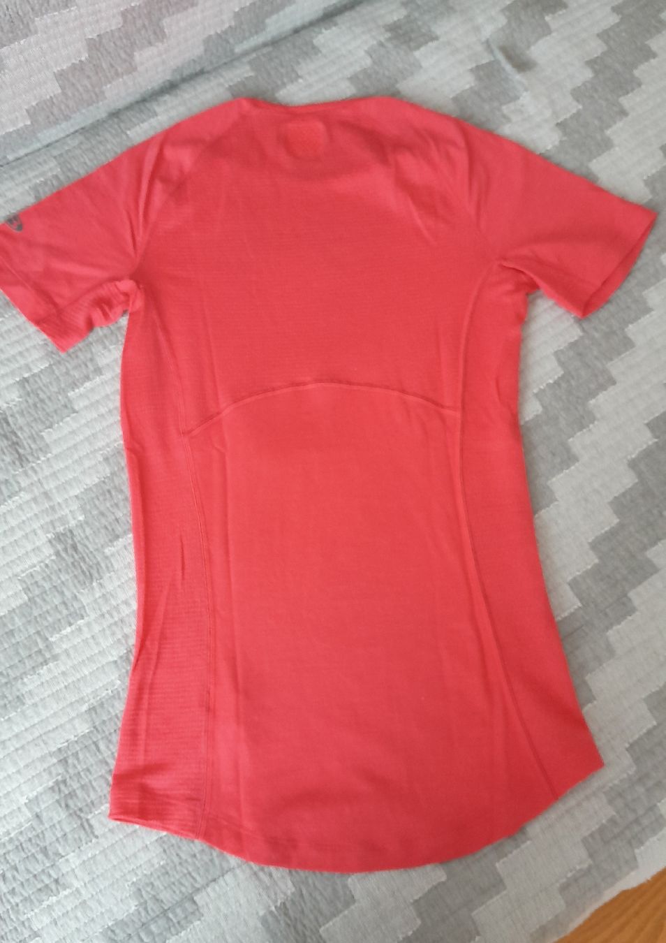 Icebreaker T-shirt: Icebreaker Merino Shirt – Usato da Innerthal venduto da System_of_a_down 2