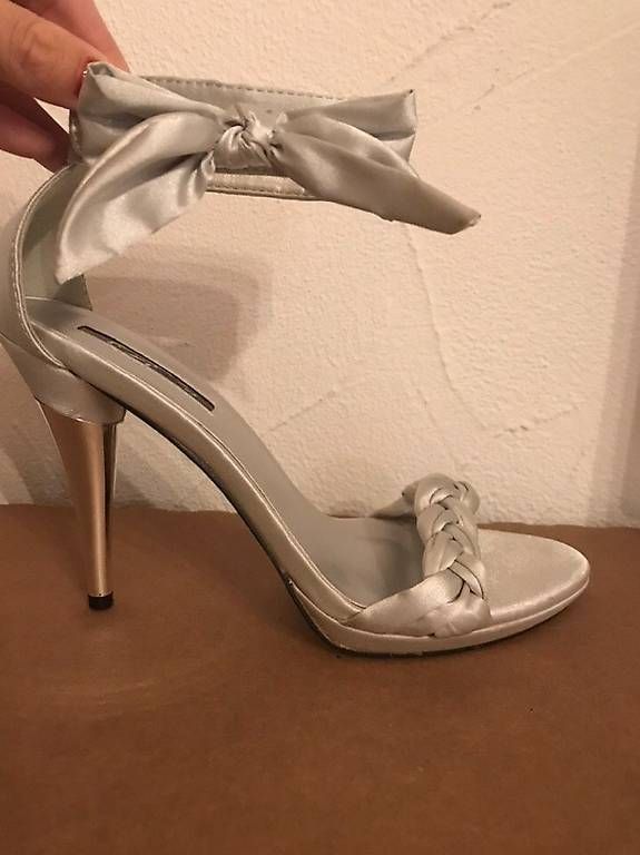 Scarpe da donna: Sandalen in Grau aus Satin – Usato da Rikon im Tösstal venduto da maverik08 2