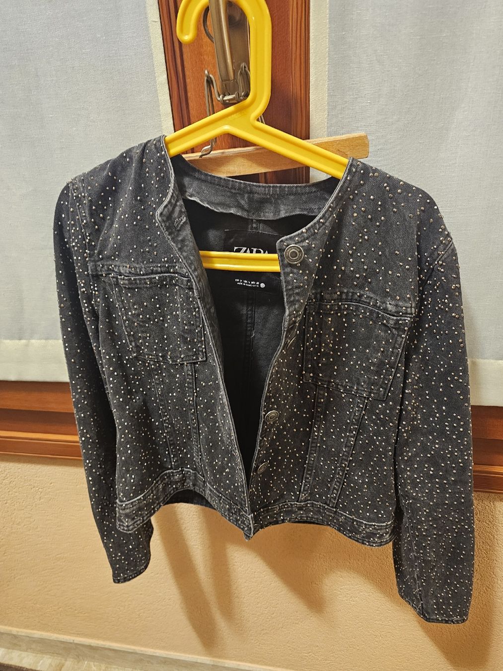 Zara Jacken: Zara Jacke mit Strass - 1 mal benutzt – Gebraucht aus Oberengstringen von gre_7wv8 2