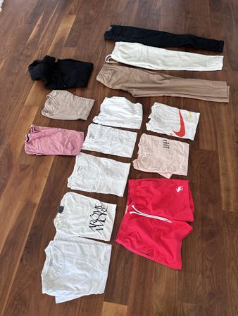 Kleiderpaket 9x Tshirt, Sweater, Badehose, Jeans und Jogging
