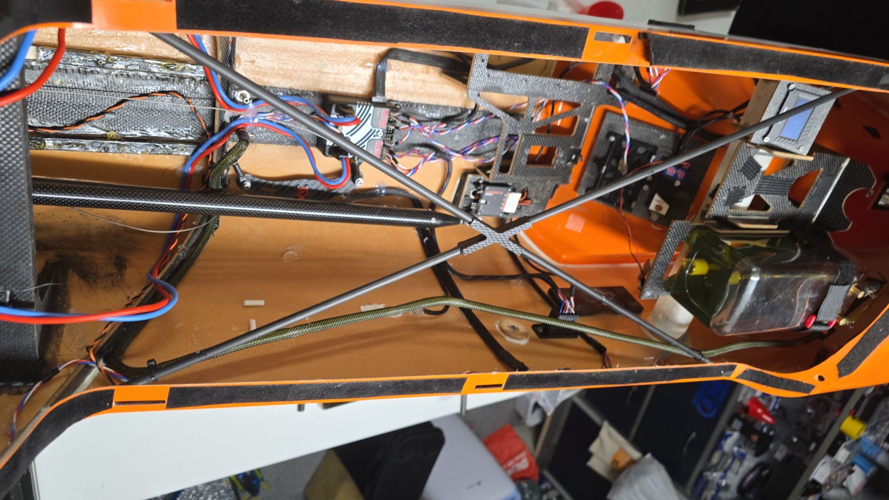 RC Kits de montage: Extra 330lx carf 2m60 da 120 – D'occasion à Môtiers NE par Antho330 2