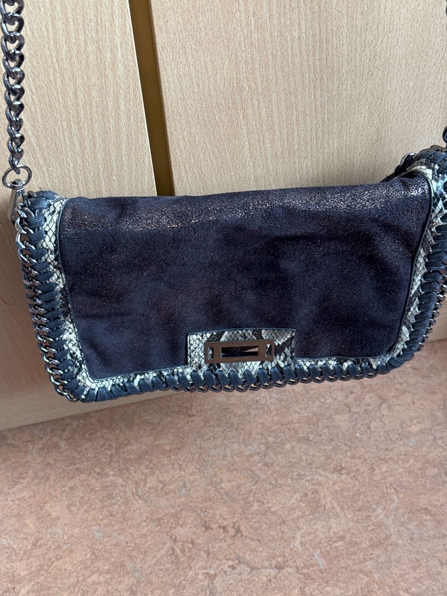 Borse da donna: Schicke Handtasche mit Kette, Wildlederoptik – Usato da Bassersdorf venduto da padriga68 1