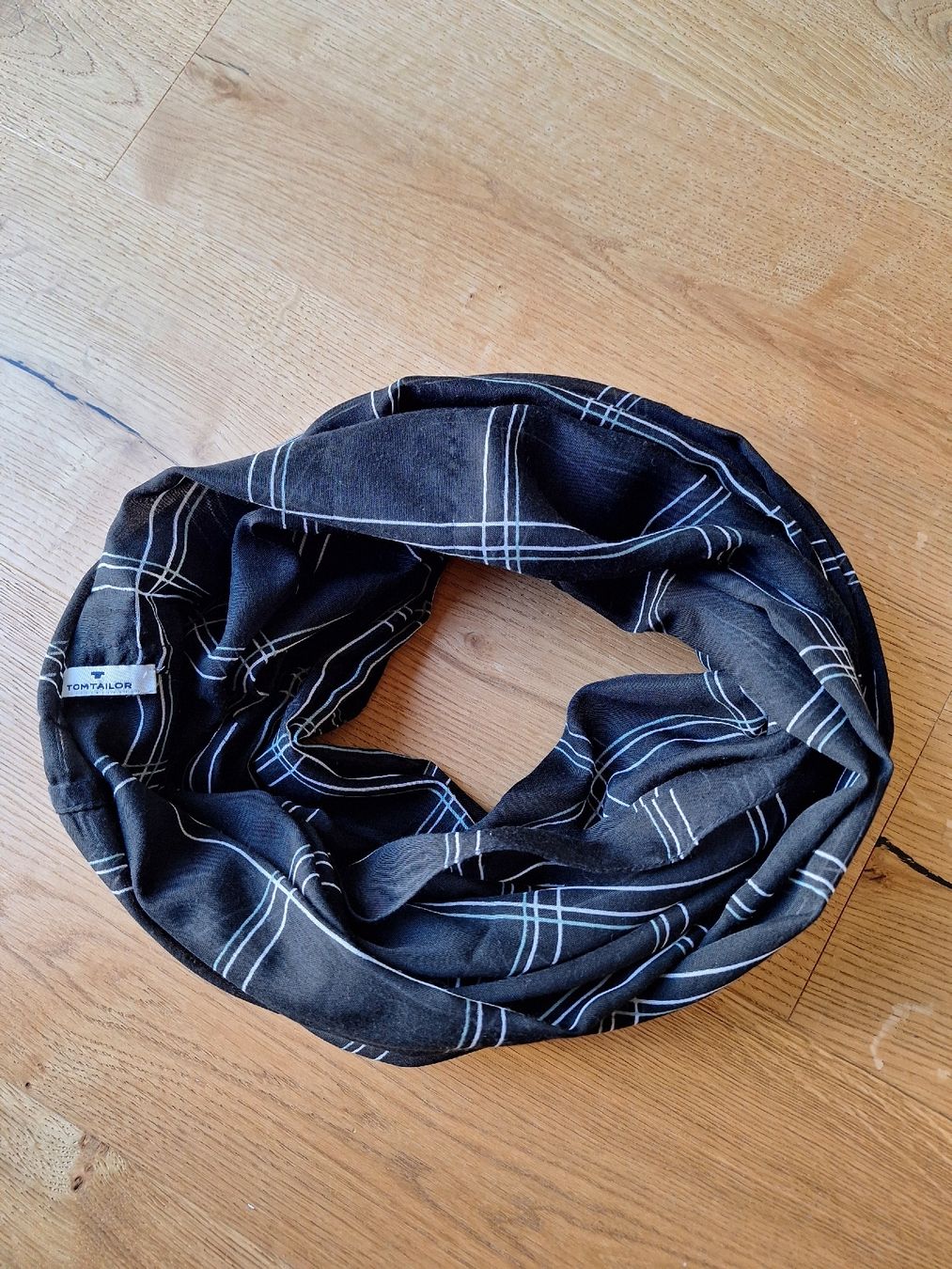 Tom Tailor Foulard & Sciarpe: Lässiger Tom Tailor Loop Schal  – Usato da Dörflingen venduto da Crazyachmed 2