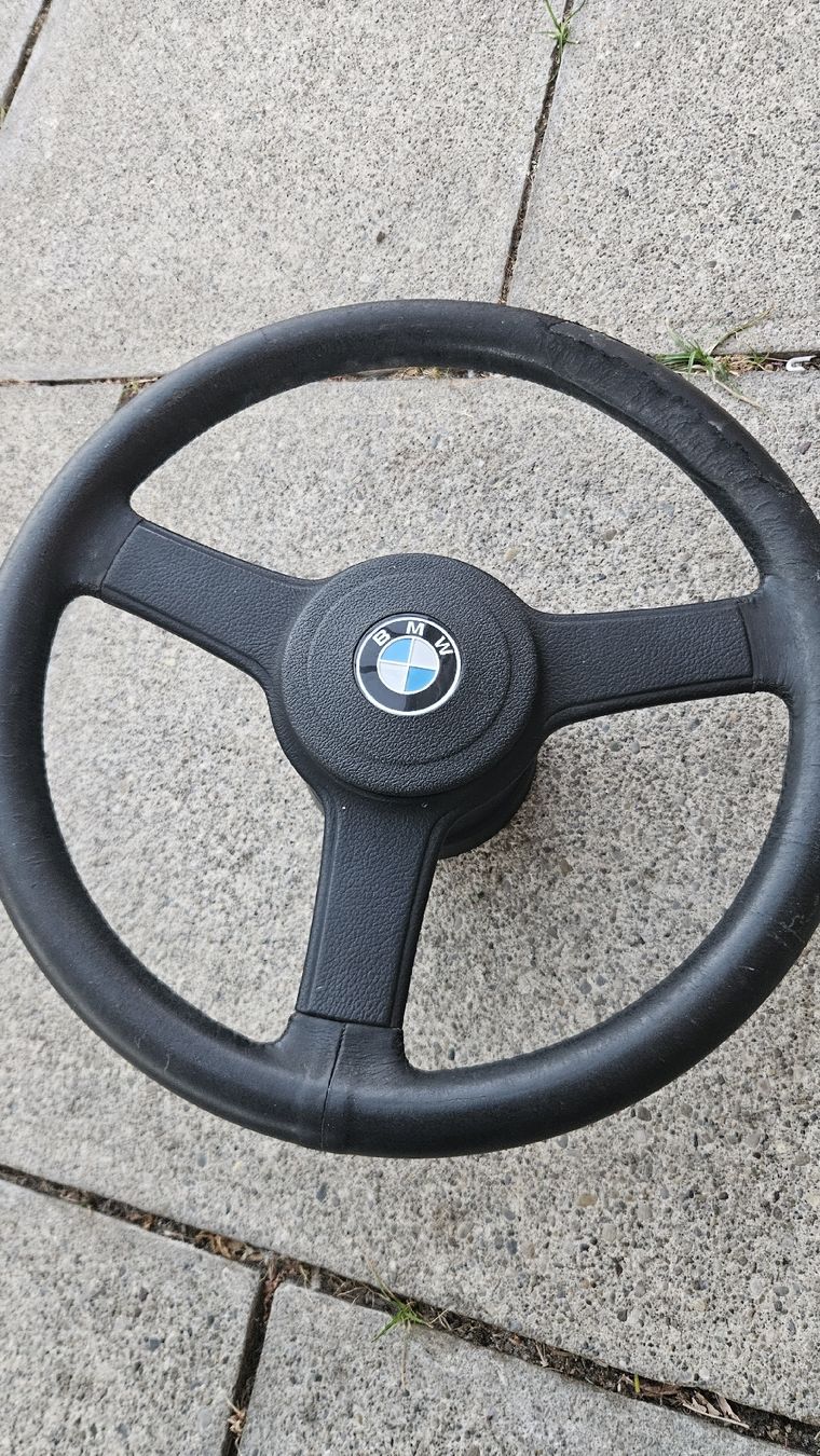 BMW Tutti pezzi di ricambio auto: Bmw Lenkrad  – Usato da Rickenbach b. Wil venduto da nic_8ljr