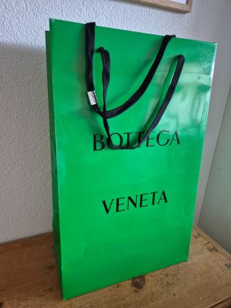 Bottega Veneta Papiertasche grün 48 x 30 cm Einkaufstüte